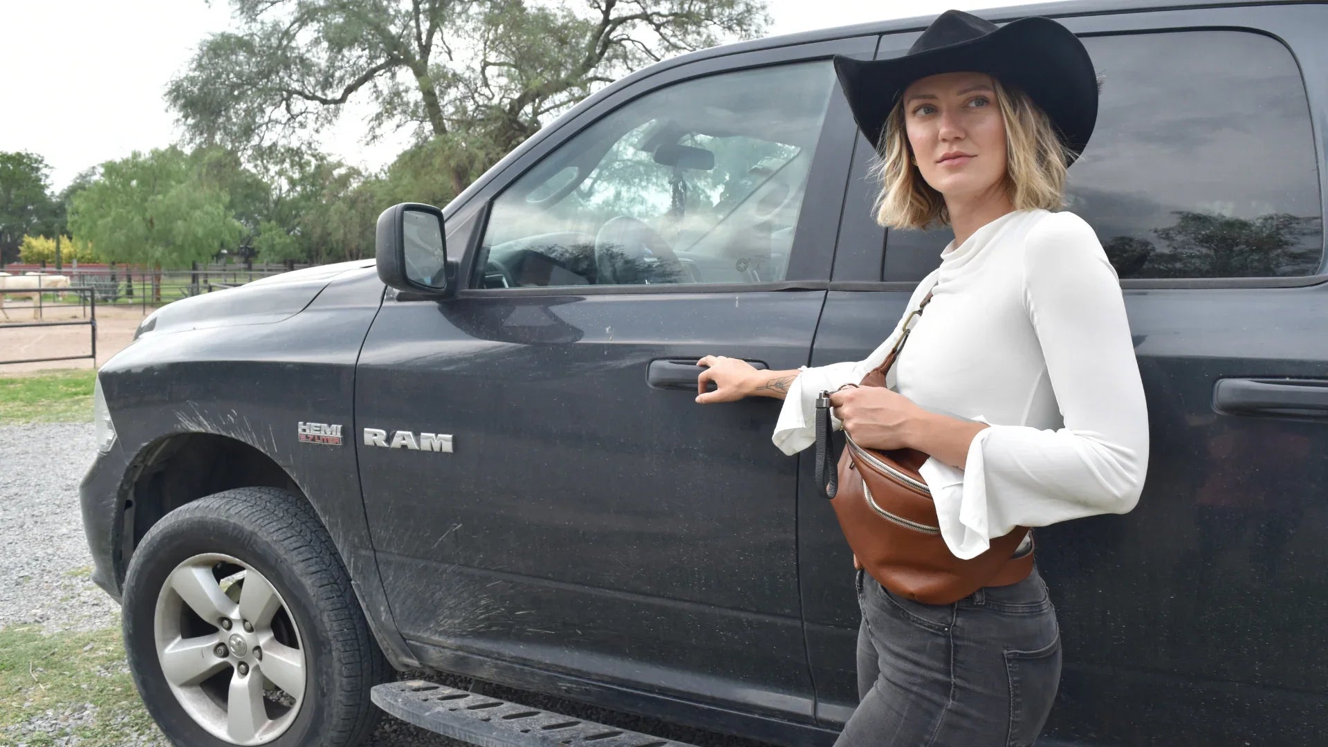 Women with a western lifestyle carrying her Zendira Saturday bag