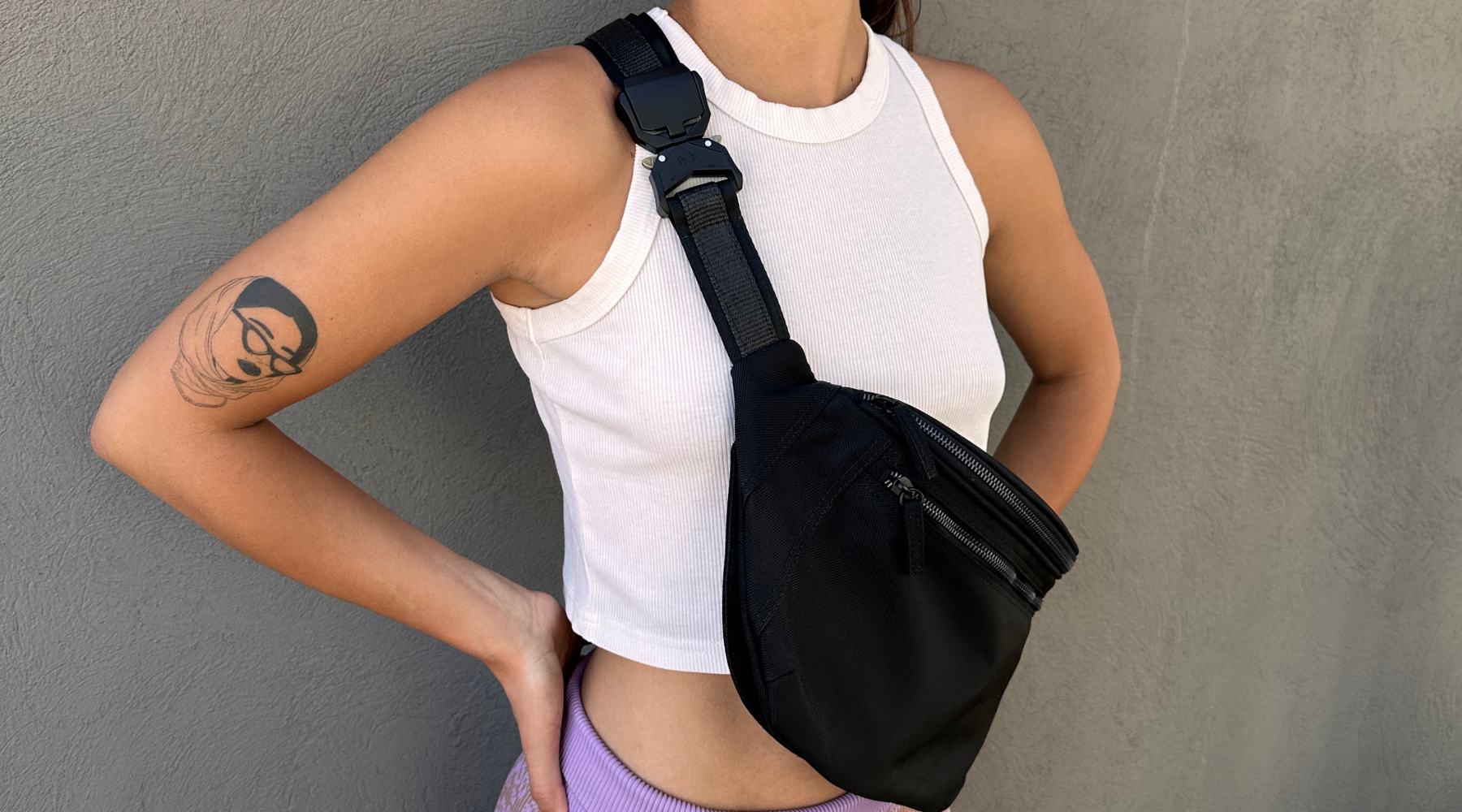 Woman with a Zendira Active Friday Concealed Carry Belt Bag and a Sig Sauer ROSE P365