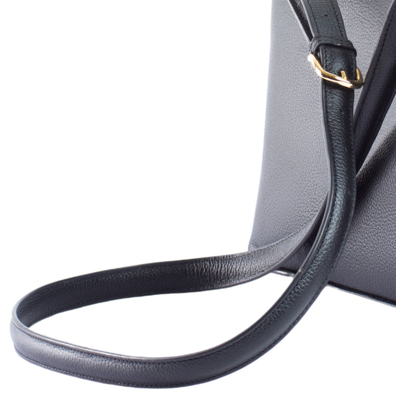 The Zendira Concealed Carry Crossbody has an adjustable strap with cushioned anti-cut features built in.