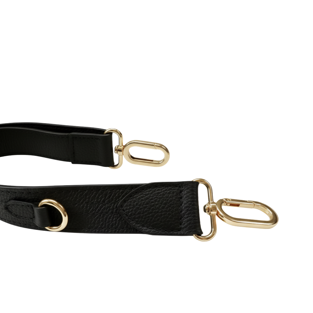 Light gold hardware of the Stiletto Zendira Saturday concealed carry crossbody bag.